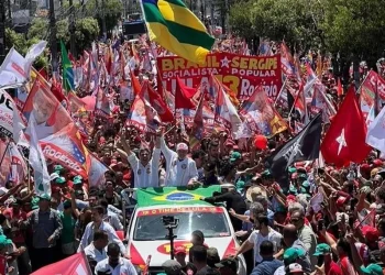 Lula vem a Aracaju, declara apoio a Rogério Carvalho no segundo turno e provoca imensa “Onda Vermelha” na Avenida Barão de Maruim