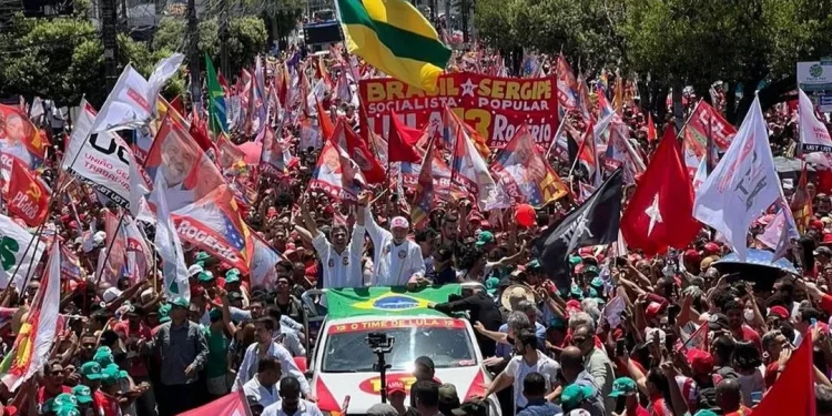 Lula vem a Aracaju, declara apoio a Rogério Carvalho no segundo turno e provoca imensa “Onda Vermelha” na Avenida Barão de Maruim