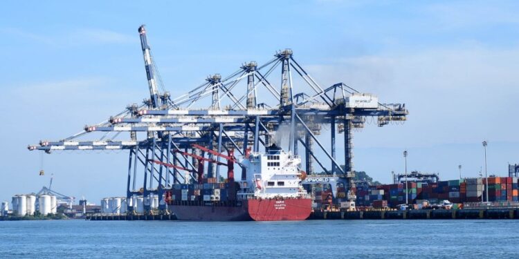 Governo reduz para US$ 55,4 bilhões projeção de superávit comercial