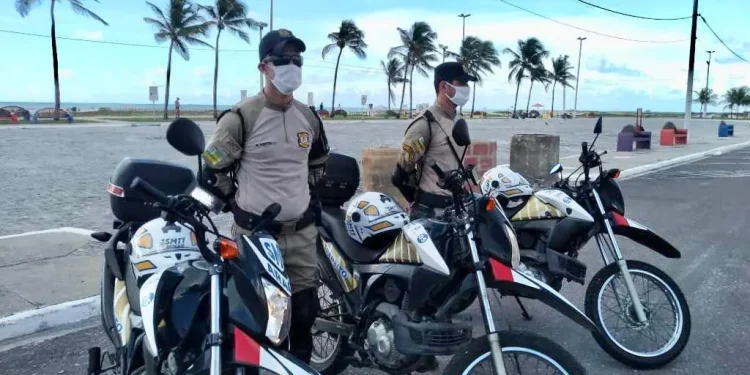 Trânsito parcialmente bloqueado na Orla da Atalaia nesta quarta