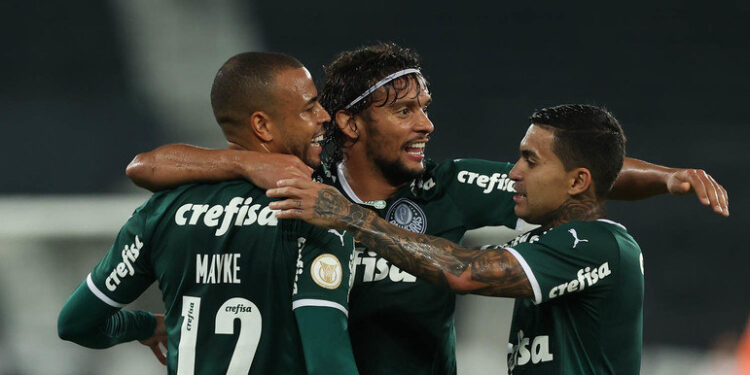 De virada, Palmeiras vence o Bota e aumenta a vantagem no Brasileirão