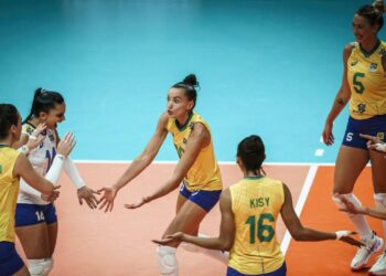 Brasil bate Itália e fica a um jogo do inédito título mundial de vôlei