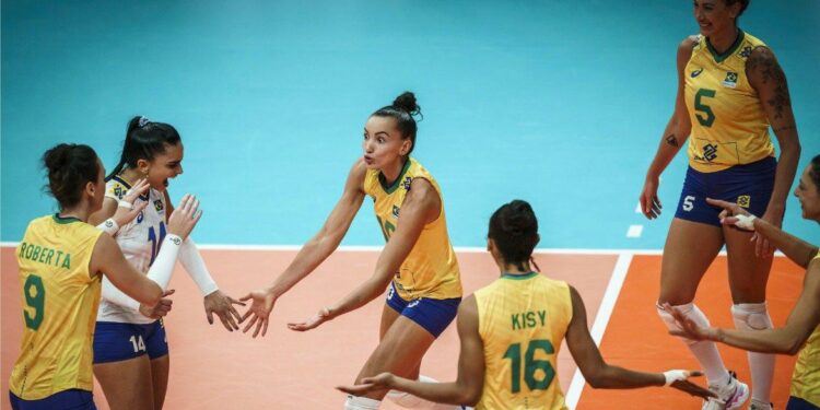 Brasil bate Itália e fica a um jogo do inédito título mundial de vôlei