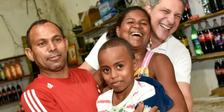 Rogério Carvalho destaca importância do Bolsa Família Sergipe para contribuir com a renda dos lares sergipanos