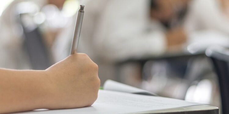 Concursos públicos reúnem 36 mil vagas e salários acima de R$ 30 mil