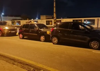 Motorista embriagado é detido após se envolver em acidente com três veículos na avenida José Carlos Silva
