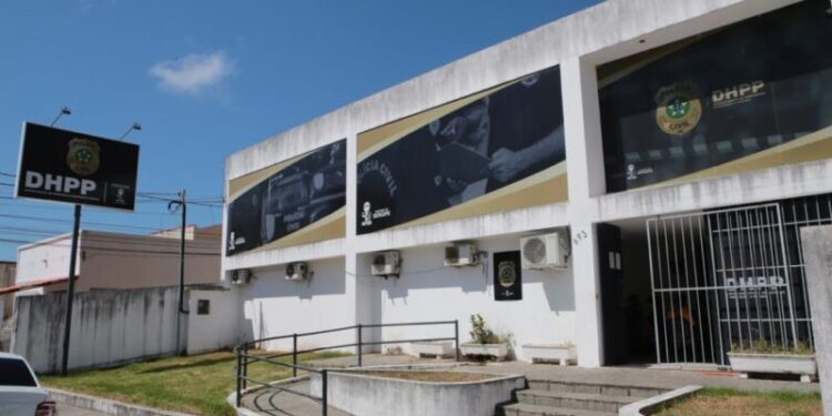 Suspeito de matar a ex-companheira a facadas na frente da filha do casal é preso