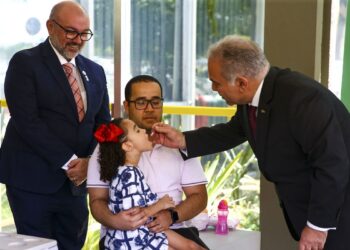 Ministro faz novo apelo para vacinação de crianças contra a pólio