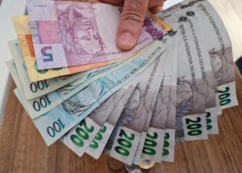 Endividamento: 79% das famílias brasileiras estão no vermelho, diz CNC