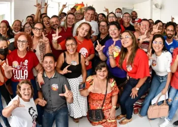 Rogério assume compromisso com profissionais da saúde