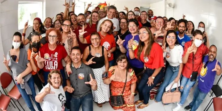 Rogério assume compromisso com profissionais da saúde