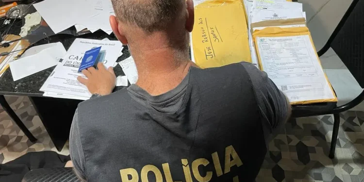 Policia Federal deflagra operação “dupla identidade” e cumpre cinco mandados de busca e apreensão em Sergipe
