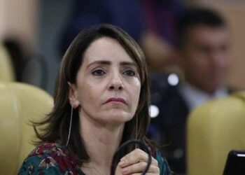 Emília Correia não segue Valmir no segundo turno