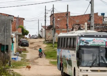 Governador autoriza pavimentação de conjuntos em Propriá