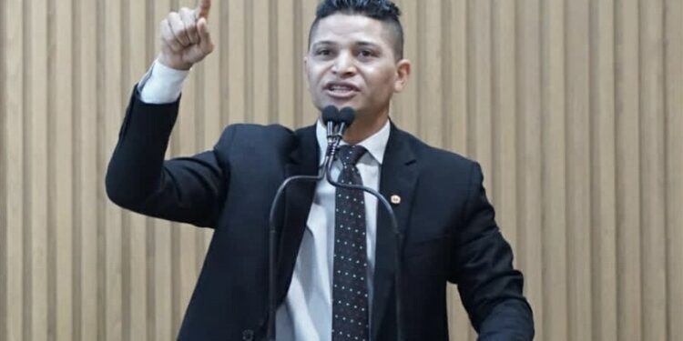 Soneca condena atitude de Roberto Jefferson, escancara discriminação social e pede paz no Brasil