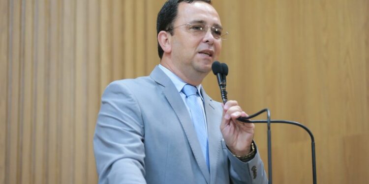 Fábio Meireles agradece à prefeitura início de recapeamento asfáltico no bairro Soledade