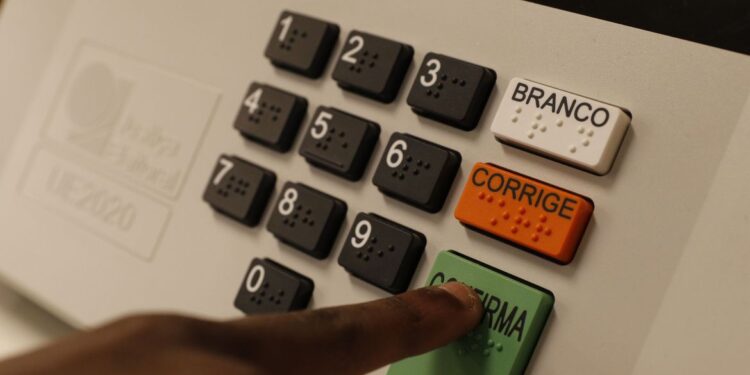 TSE envia ao TCU boletins de urna para realização de auditoria