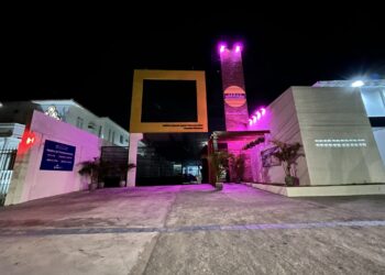 Outubro Rosa: prédios do Senac e Fecomércio ganham iluminação especial