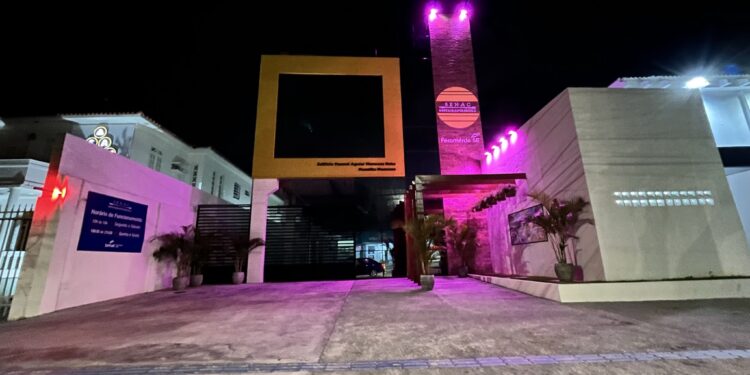 Outubro Rosa: prédios do Senac e Fecomércio ganham iluminação especial