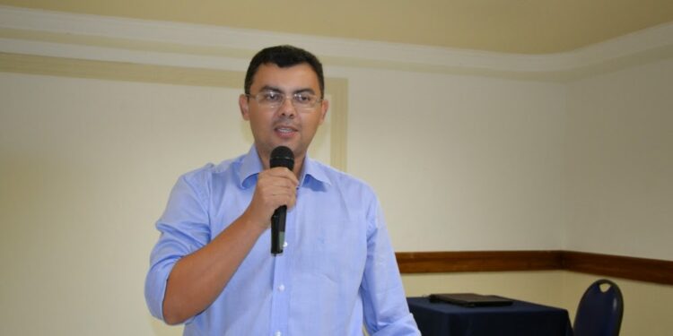 Aliança da oposição consolida liderança de Valmir e deixa Rogério a um passo da vitória, diz delegado de policia