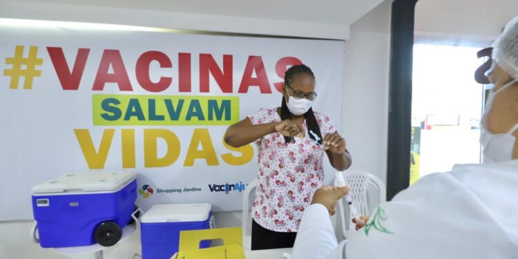 Aracaju realiza Dia D de vacinação em pontos estratégicos