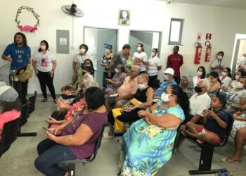 Outubro Rosa: usuárias do bairro Luzia participam de ação sobre prevenção e cuidado