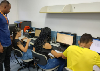 Alunos do curso operador de caixa de Nossa Senhora do Socorro têm aula prática no Senac Aracaju