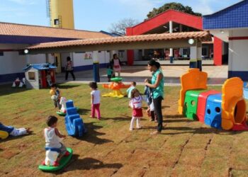 Início da vida escolar: qual a idade ideal para entrar na escola?