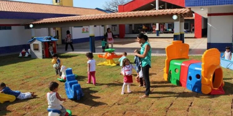Início da vida escolar: qual a idade ideal para entrar na escola?