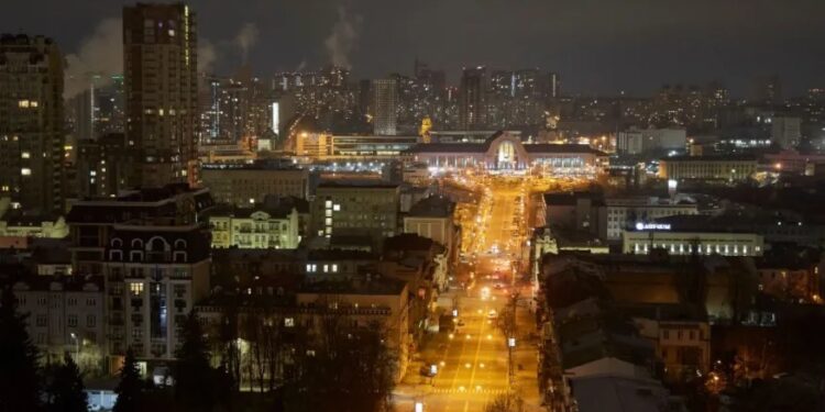 Ucrânia é forçada a introduzir apagões de energia programados em todo o país