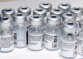 Covid-19: dose de reforço de vacina diferente protege mais, diz estudo