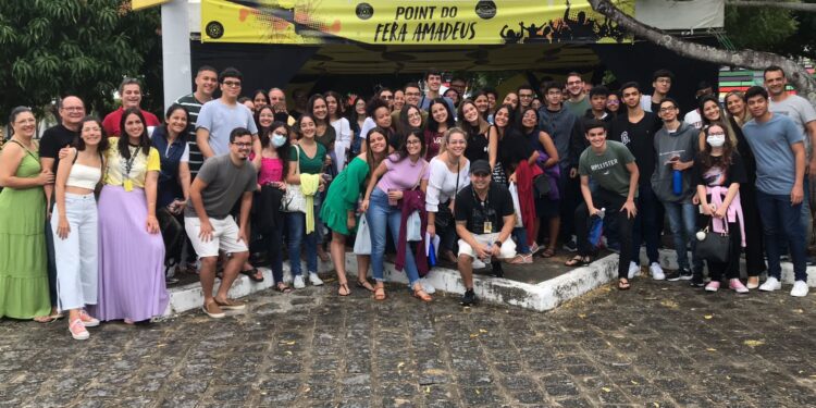 Milhares de candidatos encaram retorno do vestibular presencial da Unit