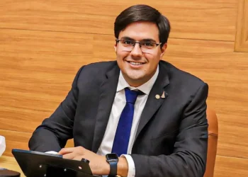 Talysson Costa retorna ao mandato de deputado terça-feira, no gabinete do presidente Luciano Bispo
