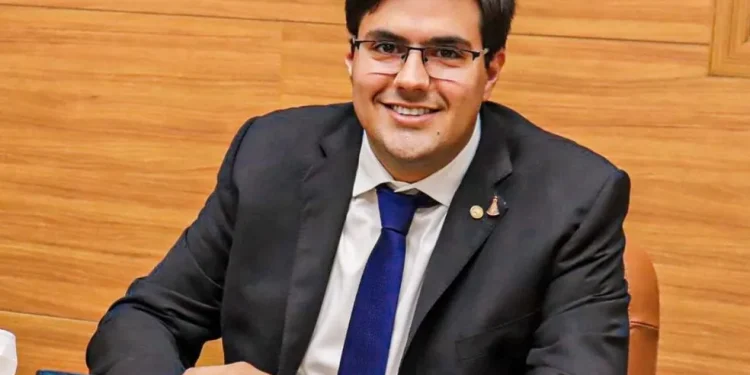 Talysson Costa retorna ao mandato de deputado terça-feira, no gabinete do presidente Luciano Bispo