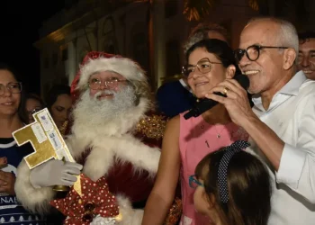 Edvaldo participa do acendimento das luzes do Natal Iluminado