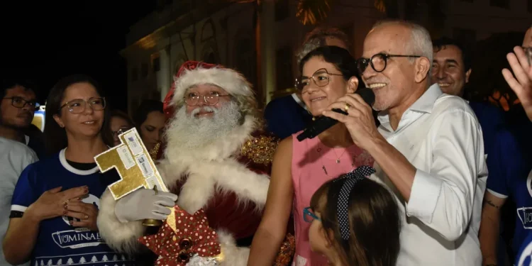Edvaldo participa do acendimento das luzes do Natal Iluminado