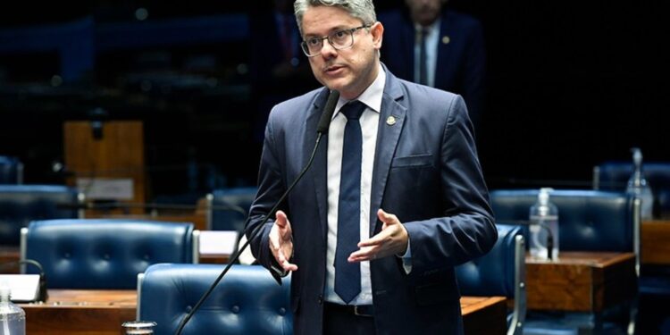 Senador Alessandro Vieira apresenta PL que garante transporte a presidente e vice eleitos durante transição