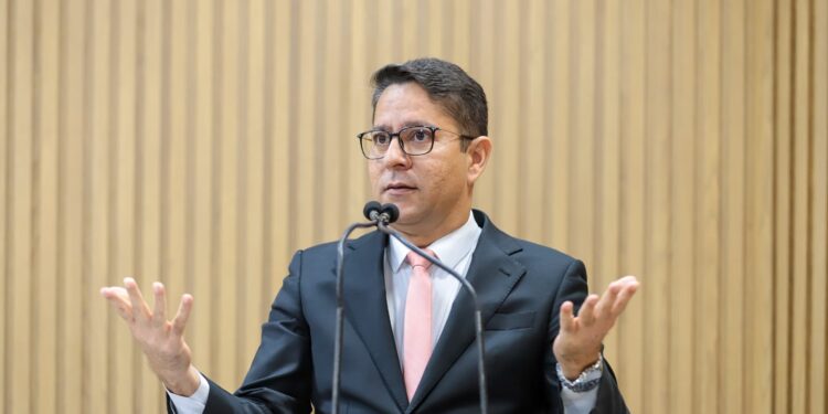 Ricardo Marques denuncia falta de fraldas em quase todas as Unidades Básicas de Saúde de Aracaju