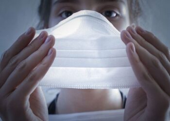 Covid: com alta de casos, Sociedade Brasileira de Infectologia recomenda a volta do uso de máscaras