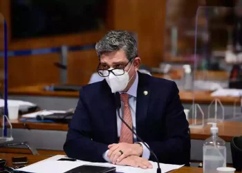 Rogério Carvalho alerta sobre o aumento de casos de Covid-19 e diz que medidas de prevenção devem ser exigidas