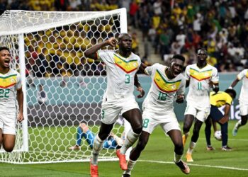 Com homenagem a ídolo, Senegal bate Equador e vai às oitavas da Copa
