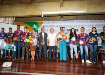 Governo inicia distribuição de 201 mil materiais esportivos e autoriza impressão de 133 mil livros