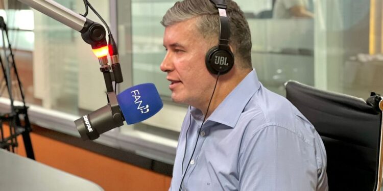 “Desafio alguém a dizer que estou pedindo voto para a Alese”, rebate Cristiano Cavalcante