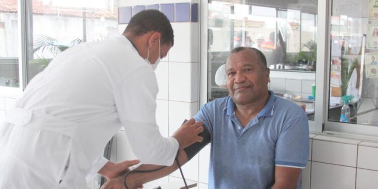 Restaurante Popular Frei Miguel promove ação visando a saúde dos frequentadores