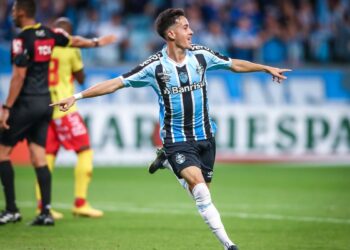 Grêmio encerra Série B com vitória sobre o Brusque