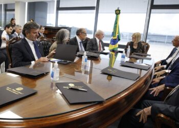 Lula se reúne pela primeira vez com ministros do STF após eleição