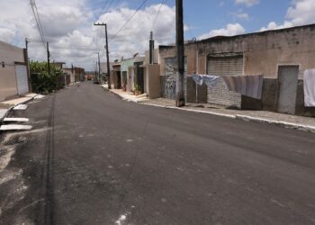 Pavimentação asfáltica executada pelo Governo do Estado é comemorada pelos moradores em Tomar do Geru