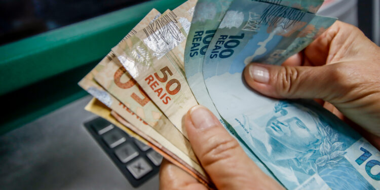 Governo do Estado antecipa 13º salário aos servidores em novembro