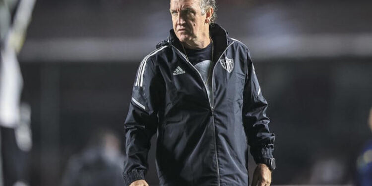 Atlético-MG terá reunião de cúpula para decidir novo técnico; Cuca deve sair