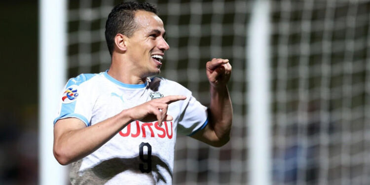 Leandro Damião pede R$ 750 mil por mês para assinar com gigante do Brasileirão